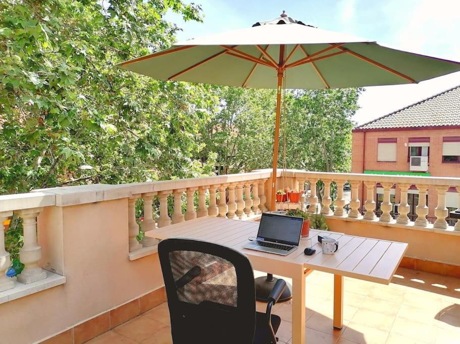 Atico Con Terraza Y Chimenea Junto A Universidad Alcala de Henares Luaran gambar